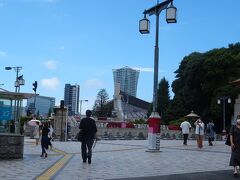 昨日終わったとはいえ、
オリンピックの気分が盛り上がってきたところで…、

おや、向こうに見える建物は…？