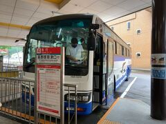 長野原草津口駅からは、路線バスで草津温泉バスターミナルまで。　所要時間は30分ほどです。