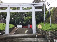 仙台城跡に到着。先ずは護国神社を参拝。