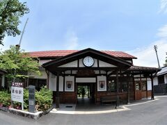 若桜駅の正面に回ります。
