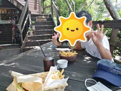 昼ごはんは、ハートロックカフェでハンバーガーのセット。
けっこう本格的なハンバーガーで美味しかった。
このお店はサメバーガーで有名かと思いますが、この日は食べず。