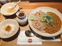 　　　スパイスにこだわったキーマカレーで
　　　追い出汁は鰹出汁と豆乳出汁から選びます
　　　そして麺も「あつ」と「ひや」で選びます