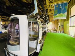 車で山を降りて、麓の「妙高高原スカイケーブル」

昨年はコロナで営業中止していたそうです。
通常料金 (グリーンシーズン) は大人1名往復2,000円ですが、ホテルの宿泊客には割引きがあり、ホテルフロントで部屋づけでチケット購入できます。