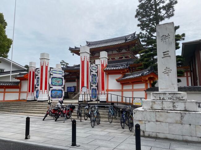 蛸のお店の目の前の耕三寺へ