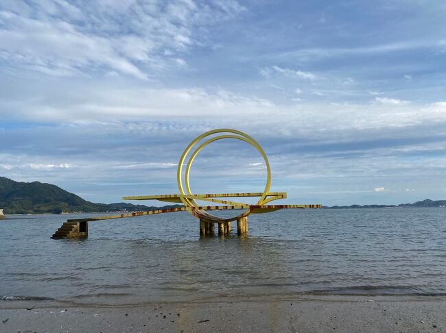 このオブジェは、ちょうど潮の満ち引きで見え方がかなり変わるようです<br />私がいったタイミングではオブジェへは小舟がないとたどり着けなさそうでした