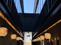 そういえば、梅小路ポテルってオープンしてからチェックしてないからチラッと見学。ホテルのカフェはカジュアルで気軽にお茶とかできそうな雰囲気でした。こちらは梅小路横丁。
https://www.potel.jp/kyoto/