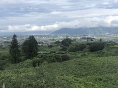 勝沼ぶどう郷駅を過ぎて。雲が増えてきた。