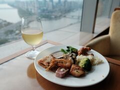 17:00からラウンジのカクテルタイム。