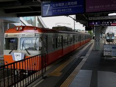 そして、松本へとコマを進めます。
松本からは大糸線に乗り換え。対面のアルピコ交通は、先般の大雨の影響で、途中駅まで 終日運休の状況。復旧にはだいぶ時間がかかるようです。。