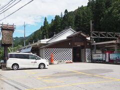 白馬を過ぎて やがて辿り着いたのは、山深い小駅の南小谷。。