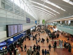 羽田空港まで帰ってきました。ここは羽田第2旅客ターミナル。羽田まで戻ると自宅まではあと少しのような気がしてきます。
