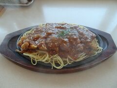 バスの待ち時間が1時間以上あったので、空港のお店で朝食兼昼食。釧路名物だという「スパカツ」を頂きました。