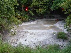 アイヌ語で「ボッケ」と呼ばれる泥火山