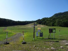 湖畔から道路を20分ほど歩いて阿寒湖畔スキー場へ。ここから阿寒湖の展望スポットの白湯山展望台に向かいました。