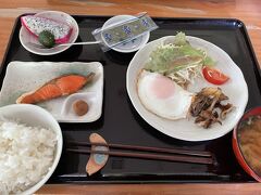 朝ご飯を食べたらシュノーケリングツアーです。

迎えの車に乗り込んで出発です。
