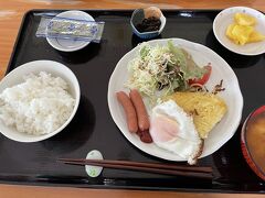 散歩の後は朝ご飯