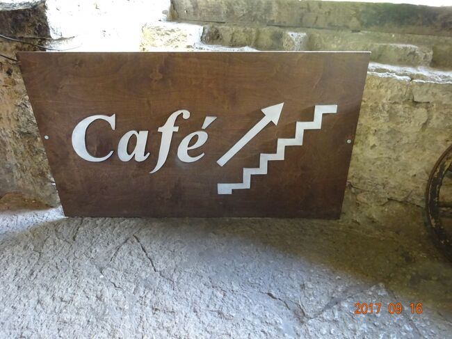 階段を目印に従って上ります