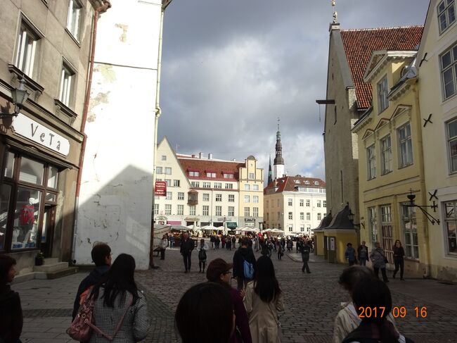 旧市街地の中心地の広場が見えてきました