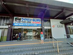 次に向かったのは身延駅前。身延と言えば、日蓮宗本山久遠寺の門前町。駅もかなり大きな造りになっています