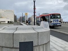 萬代橋わたるよ！
渡りきりそうなところで雨降ってきた。
古町をぶらぶらしてミスドで休憩(またミスド)