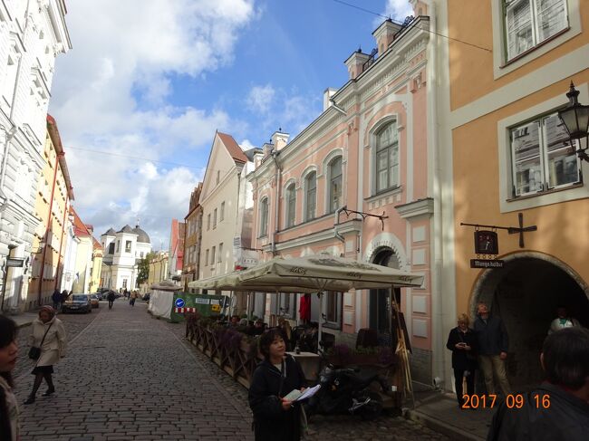 同じような感じの建物が続きますので、今時分が何処を歩いているか迷いそうです