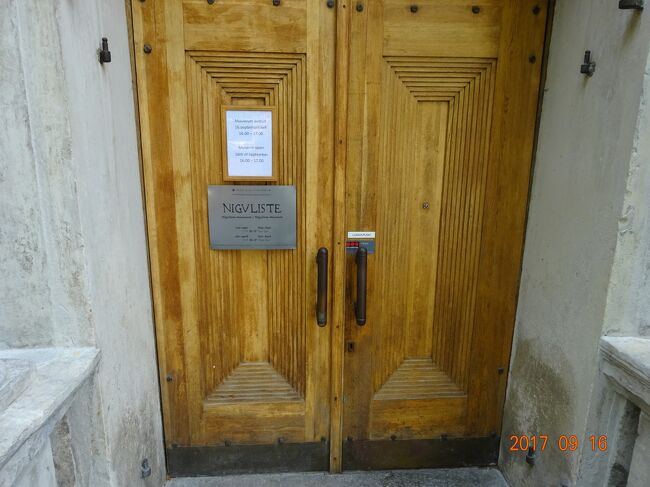 教会の美術館に入って『死のダンス』の絵画を鑑賞します