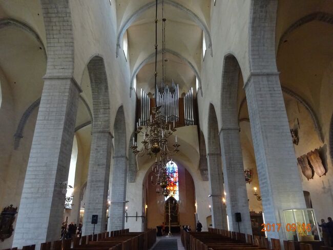 教会の中の様子ですが、到ってシンプルな感じです