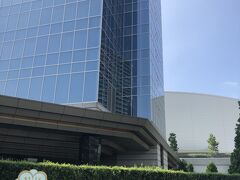 朝食後
ホテル周辺をお散歩

・・・あ、暑い
それに太陽光が至る所で反射して眩しいいい！！