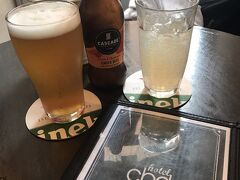 シドニー市内での最後の食事はHotel CBDでビールと名物のミートパイを頂きに来ました。
最終日ですのでビールも頂きます。笑