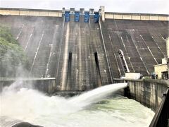 草木ダム

08月12日（木）　　

その流量と勢いに圧倒されます。

