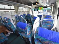 北総地域に住んでいる我々にとって最近の成田空港は飛行機よりもバスに乗る場所と化しているかも。国際線利用客が激減し、バスもご覧の通りガラガラ。更には感染症対策で各所に大型パーテーションが設置されているので、多くの人が乗降車する電車より今はバスの方が良いと思います。