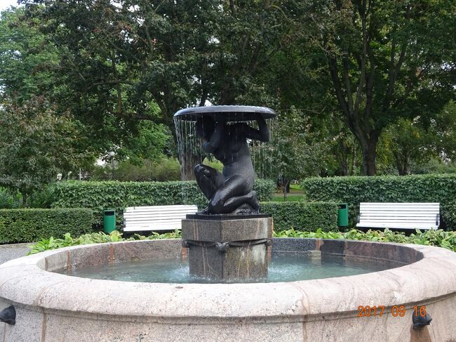 城壁の外は公園になっています