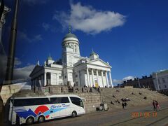 ヘルシンキ大聖堂が見えてきました
車内より撮影