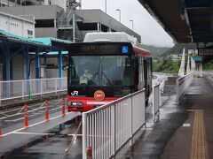 11時ちょうど発の快速盛ゆき、大船渡線BRTに乗ります。
ちなみにBRTは運営はJR東日本でボディにもJRのロゴが付いているが、運行は民間事業者へ委託している。気仙沼線がミヤコーバス、大船渡線が岩手県交通。