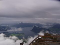 ピラトゥス山のハイキングコースをゆっくり散策していたらだんだんと雲が切れだし晴れてきました。
大感激よかったです。