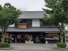 千成亭 夢京橋店。

近江牛のメンチカツが美味しそうで、立ち寄っておやつにしました。
ランチタイムの食事も手頃で良さそうでした。