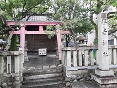 船町港の脇に建つ住吉大社。

