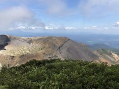 これが五色岳かな？
火山口の周りなんで、なかなか木々が成長しないようで、山肌がダイレクトに見える！(>_<)