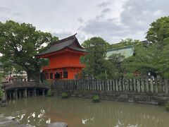 ホテルの隣のブロックにある与賀神社。
佐賀城の鬼門を護っている。
県内でも有数の古社だ。