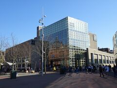 ゴッホ美術館
Van Gogh Museum

中は写真撮影禁止なので、紹介は外観のみ。
国立美術館の横にあります。