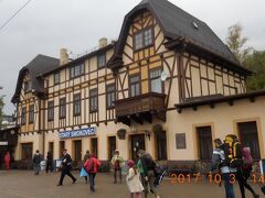 　30分でヴィソケー・タトリの玄関口スタリー・スモコヴェツに到着しました。可愛らしい駅舎です。