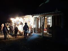 山頂の山小屋で山バッジを買いました。
登りながら小屋を覗いても山バッジがなかったのですがここ限定だそうです。
頂上でないと買えないというプレミアム感のバッジでうれしかった。