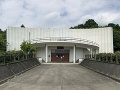 10:15 大観山の山頂、世界無名戦士之墓に到着