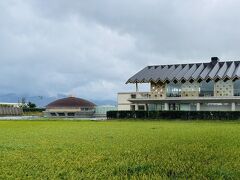 チェックイン開始の15:30過ぎに到着。
なんかとっても大きいホテルです。