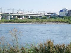 多摩川、いい川で好き
子供の頃、釣りしに行った
泳いでる人結構いた懐かしい思い出
小田急の和泉多摩川あたり