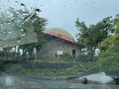 ２日目は丁度出発するころ大雨で、３か所目の夏の陣スポットである「おとぎの森公園」では、車から降りることができませんでした。

写真は、駐車場から見えるところを車の中から撮りました(^_^;)。