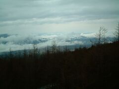 富士山4合目からの景色。
富士スバルラインで4合目に行ったが、当日は天候が悪く霧もあったため車では4合目までしかいけず、残念。