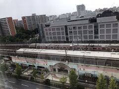 ホテルは新浦安駅直結で駅がよく見える部屋でした。