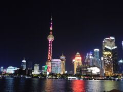 夜景が綺麗に見える観光スポット「黄浦公園」へ。
混雑していましたが、一番のフォトスポットでした。