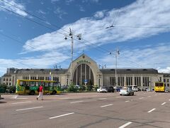 キエフ旅客駅(旧駅舎)　1927年から1932年にかけてウクライナバロック形式で建設された駅舎　2001年に大きな修復工事が行われましたが、外観は建設当時のオリジナルを維持(むしろ回帰)